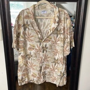 Casual men’s Hawaiian shirt